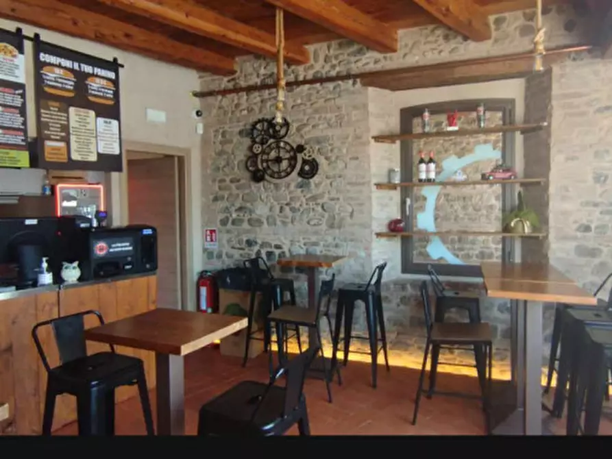 Immagine 8 di Attività commerciale in affitto  a Santarcangelo Di Romagna