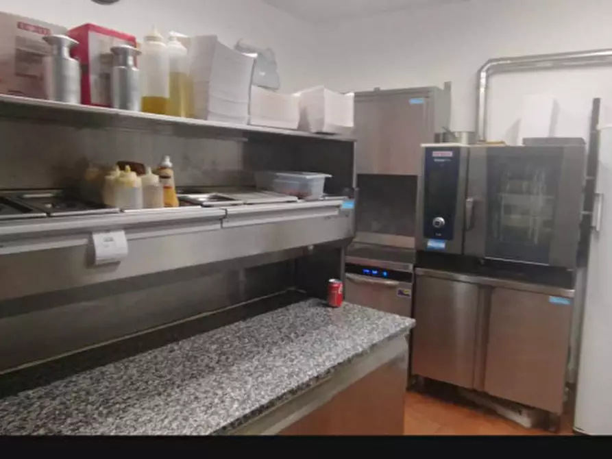 Immagine 11 di Attività commerciale in affitto  a Santarcangelo Di Romagna