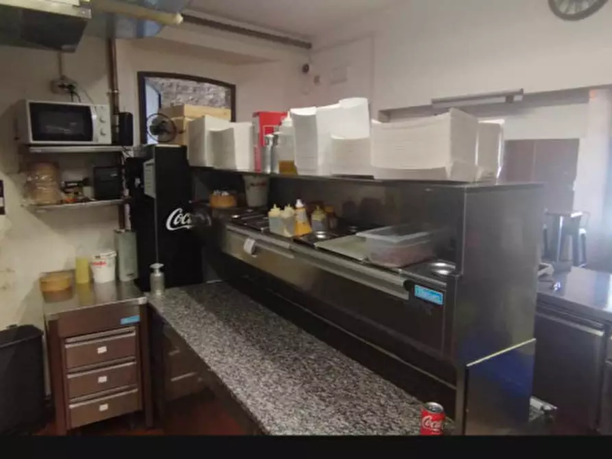 Immagine 13 di Attività commerciale in affitto  a Santarcangelo Di Romagna