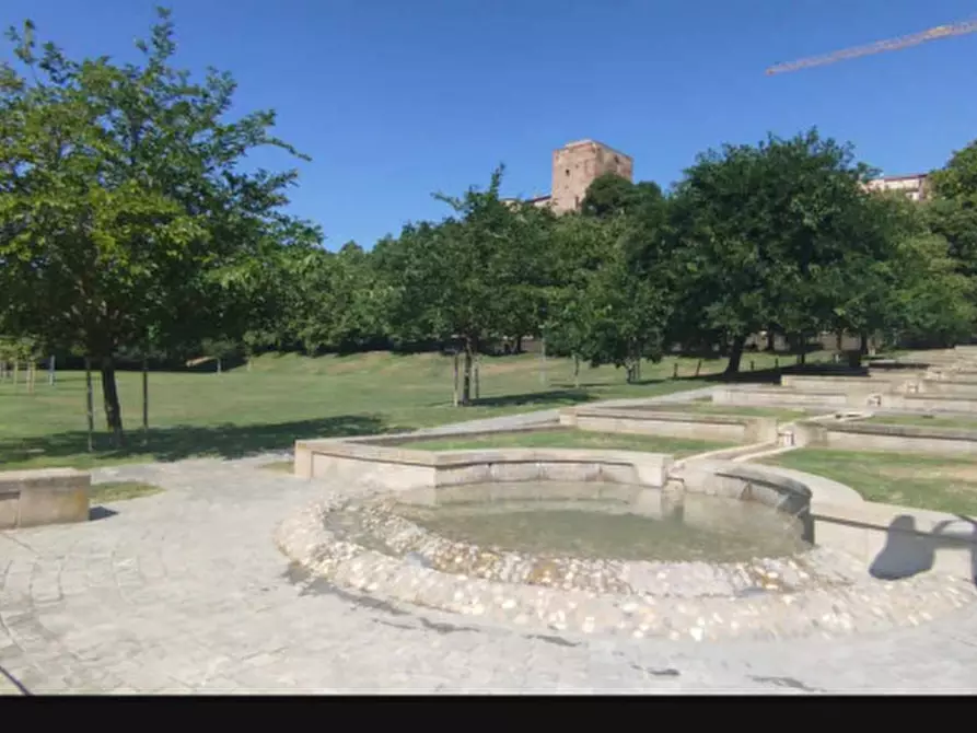 Immagine 18 di Attività commerciale in affitto  a Santarcangelo Di Romagna