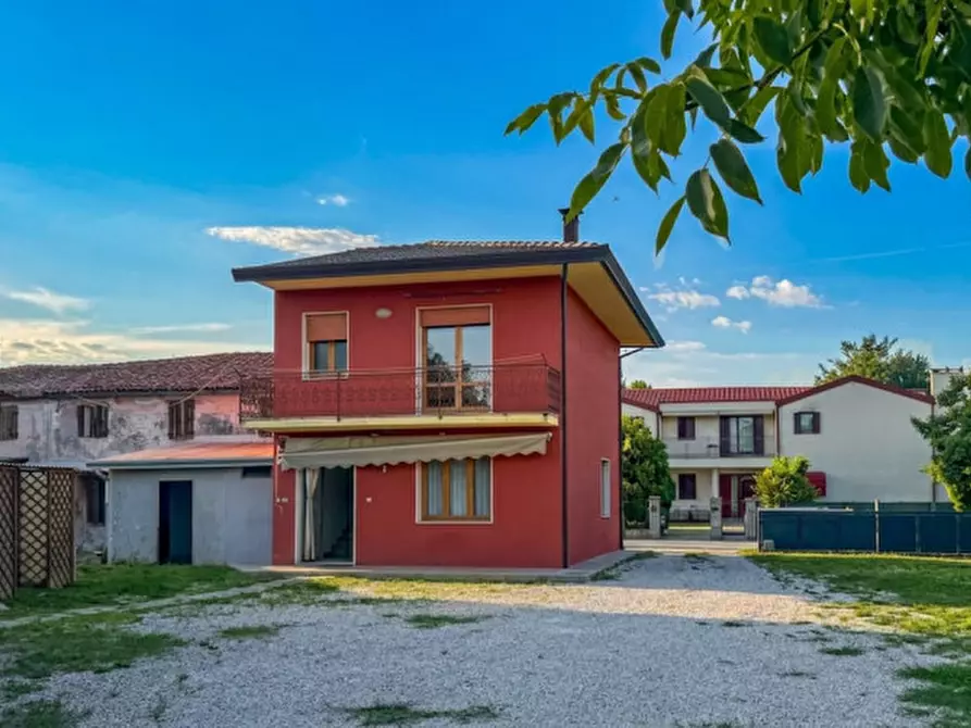 Immagine 1 di Casa indipendente in vendita  in Via Roma a Trebaseleghe