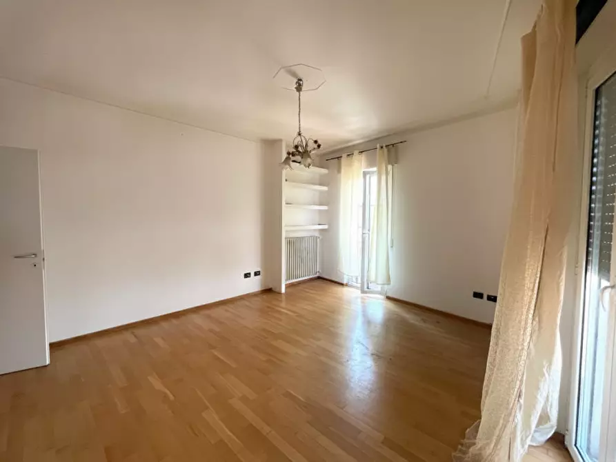 Immagine 10 di Appartamento in vendita  a Valeggio Sul Mincio