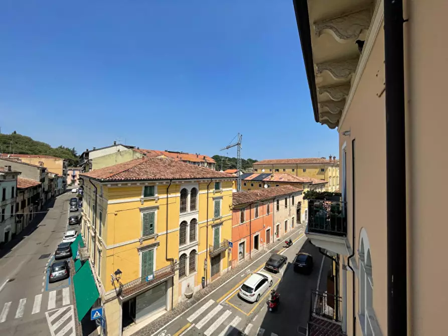 Immagine 17 di Appartamento in vendita  a Valeggio Sul Mincio