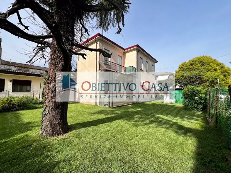 Immagine 1 di Casa indipendente in vendita  in Via Adelaide Ristori a Padova