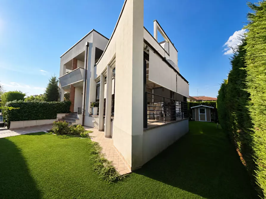 Immagine 1 di Casa bifamiliare in vendita  in Via Trentino a Selvazzano Dentro