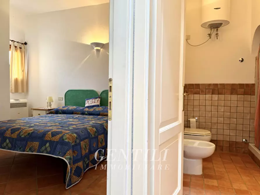 Immagine 4 di Appartamento in vendita  a Arzachena