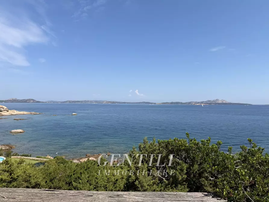 Immagine 31 di Appartamento in vendita  a Arzachena