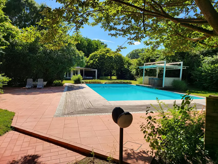 Immagine 1 di Villa in vendita  in strada statale di sotto a Cavezzo