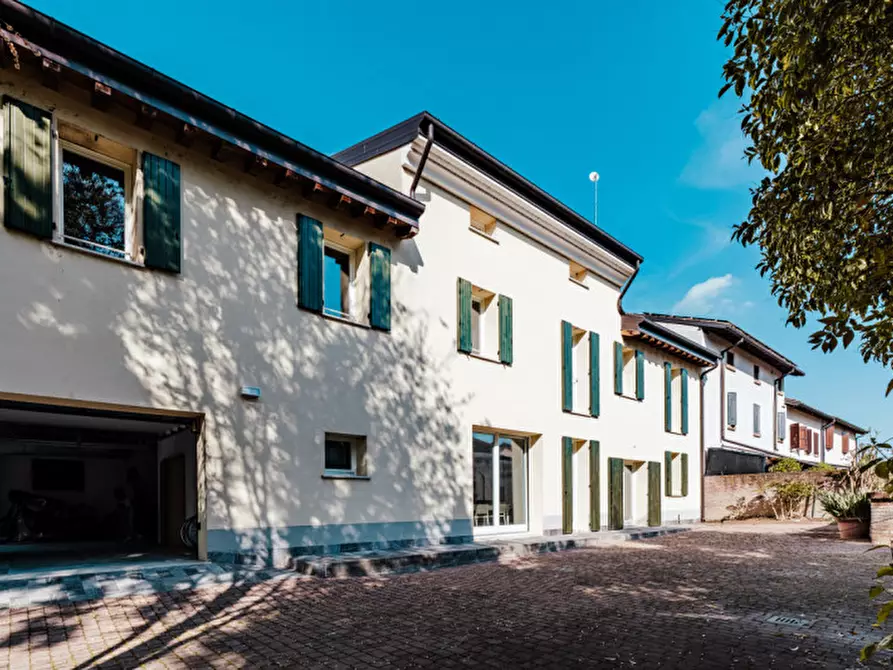 Immagine 38 di Villa in vendita  in strada statale di sotto a Cavezzo