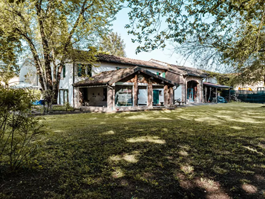 Immagine 43 di Villa in vendita  in strada statale di sotto a Cavezzo