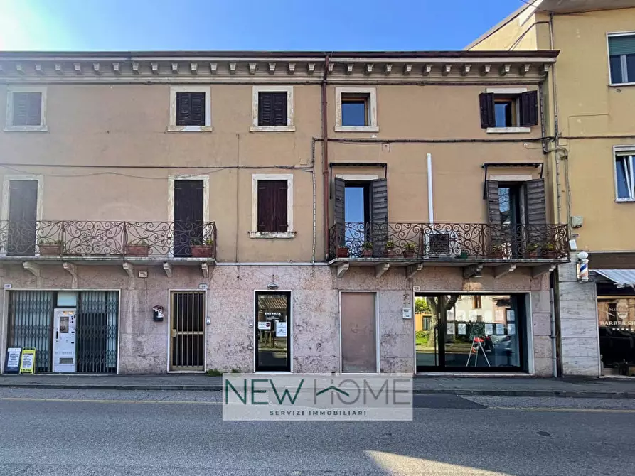 Immagine 11 di Camera in affitto  in Via Centro 108 a Verona