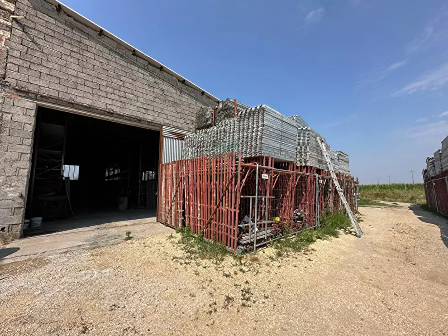 Immagine 1 di Magazzino in affitto  in Strada dell'Alpo a Verona