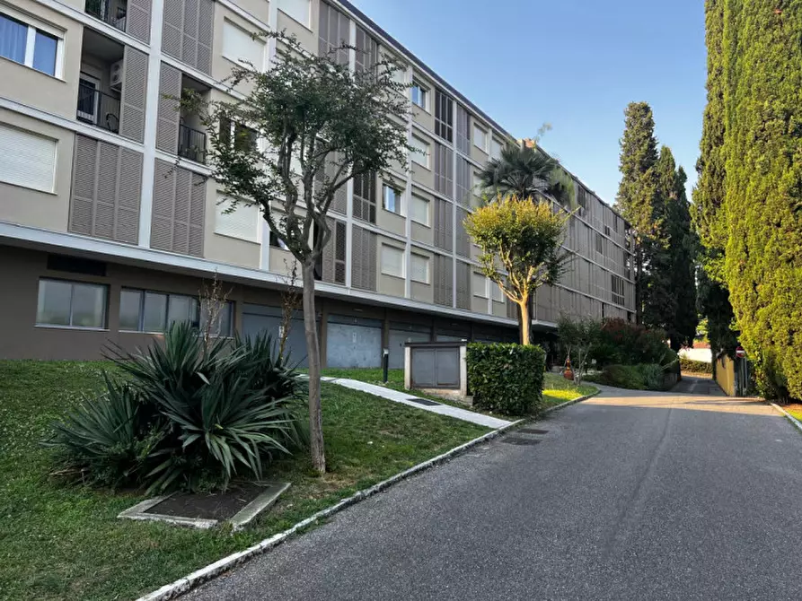 Immagine 1 di Appartamento in vendita  in Via al Vittoriale a Gardone Riviera