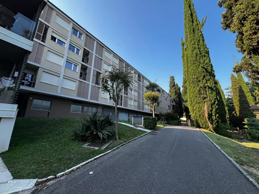 Immagine 2 di Appartamento in vendita  in Via al Vittoriale a Gardone Riviera