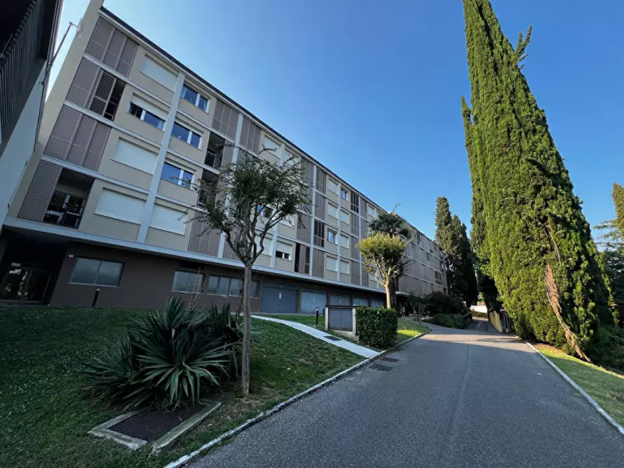 Immagine 14 di Appartamento in vendita  in Via al Vittoriale a Gardone Riviera