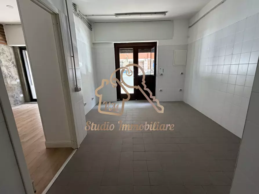 Immagine 6 di Negozio in affitto  in Via Valsassina, 83 a Roma