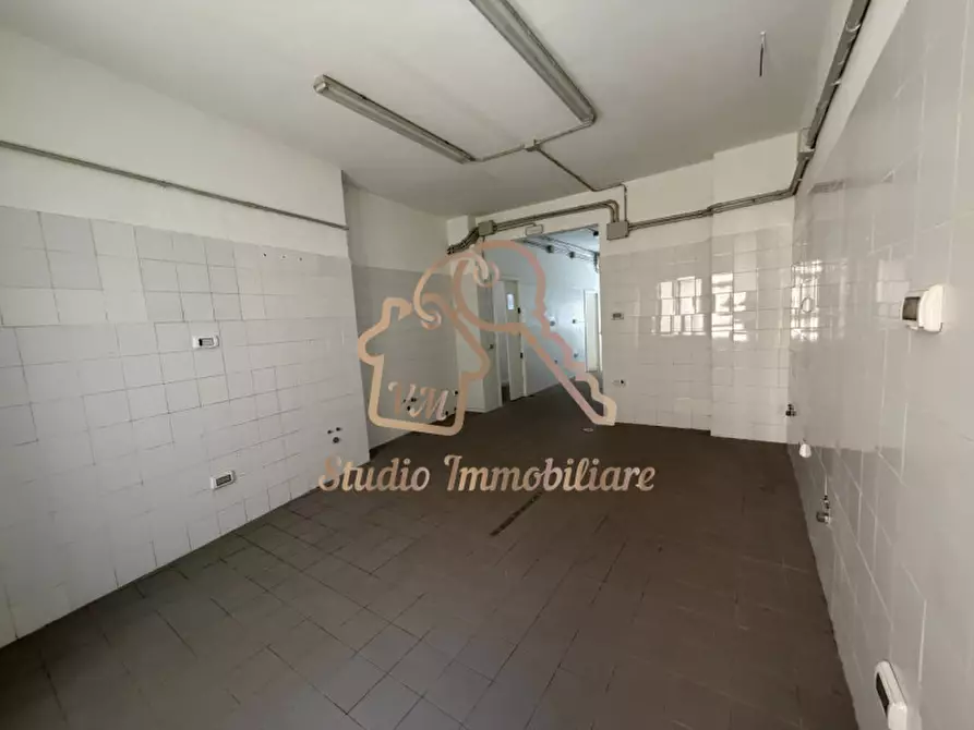 Immagine 9 di Negozio in affitto  in Via Valsassina, 83 a Roma