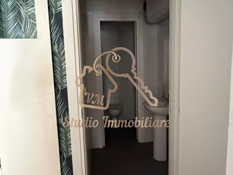 Immagine 12 di Negozio in affitto  in Via Valsassina, 83 a Roma
