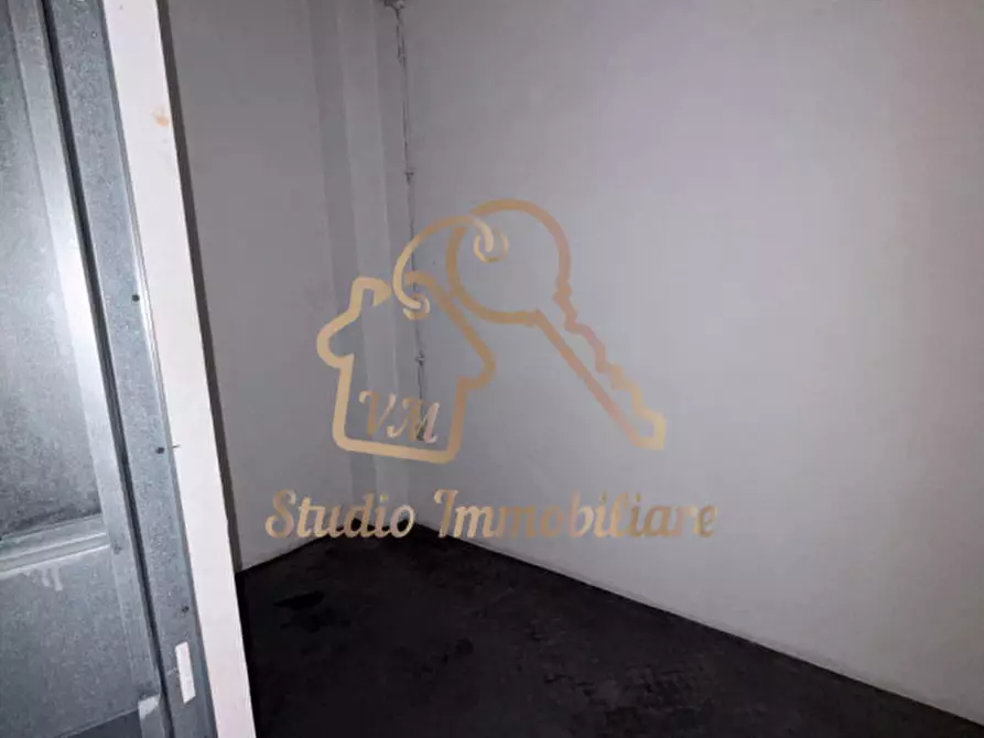 Immagine 19 di Negozio in affitto  in Via Valsassina, 83 a Roma
