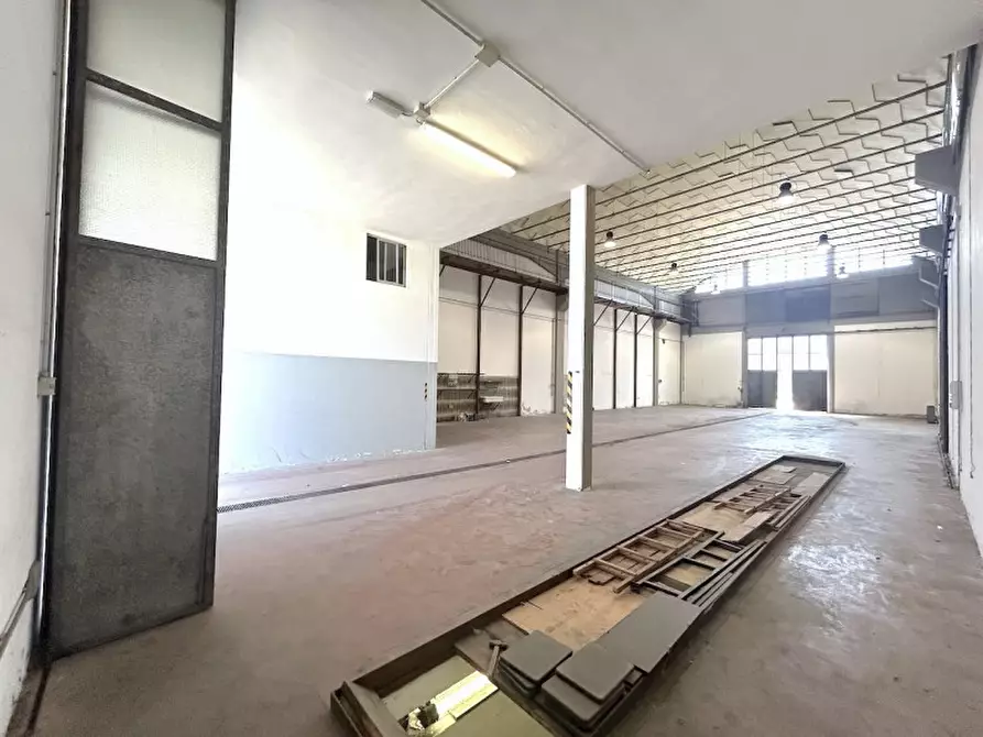 Immagine 5 di Capannone industriale in vendita  in Via Venezia a Cesena