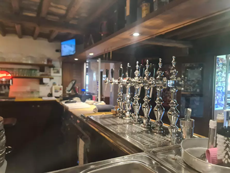 Immagine 13 di Attività commerciale in vendita  in VIA ROMEA 47 a Comacchio