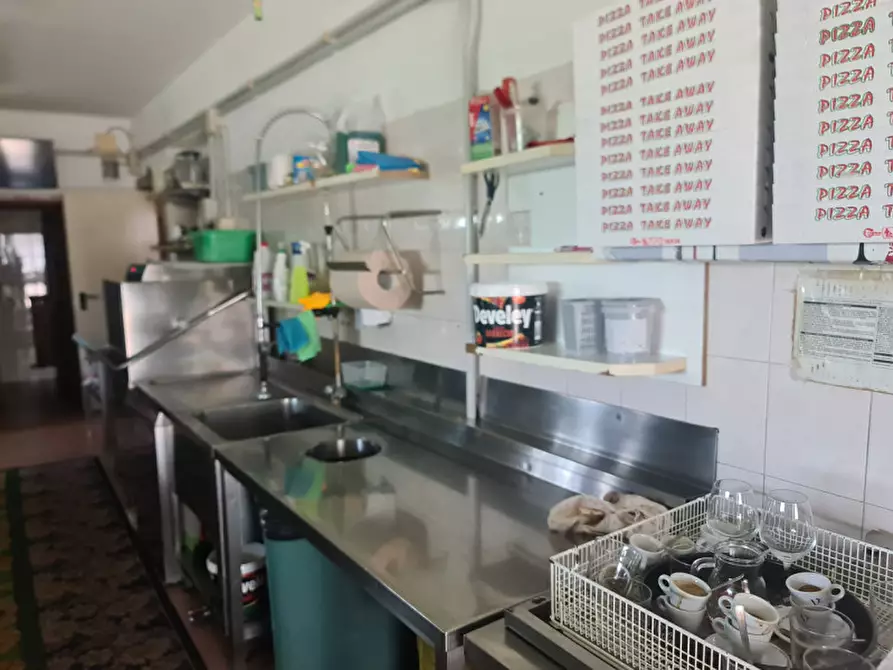Immagine 42 di Attività commerciale in vendita  in VIA ROMEA 47 a Comacchio