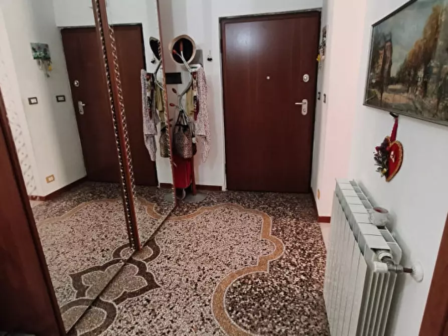 Immagine 2 di Appartamento in vendita  in Via Cavour a Savona