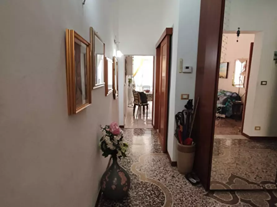 Immagine 8 di Appartamento in vendita  in Via Cavour a Savona