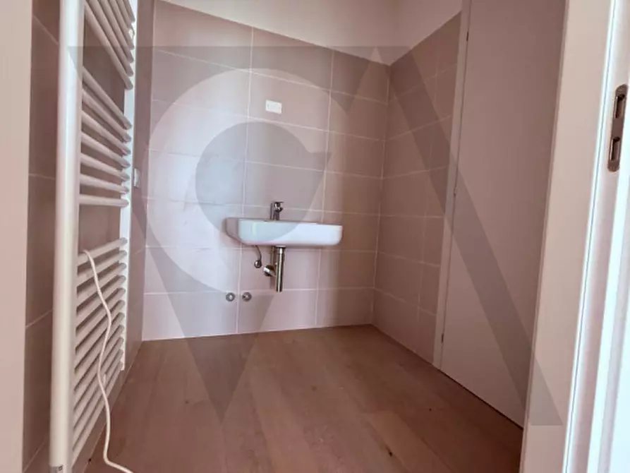 Immagine 6 di Ufficio in affitto  a Ponte San Nicolò