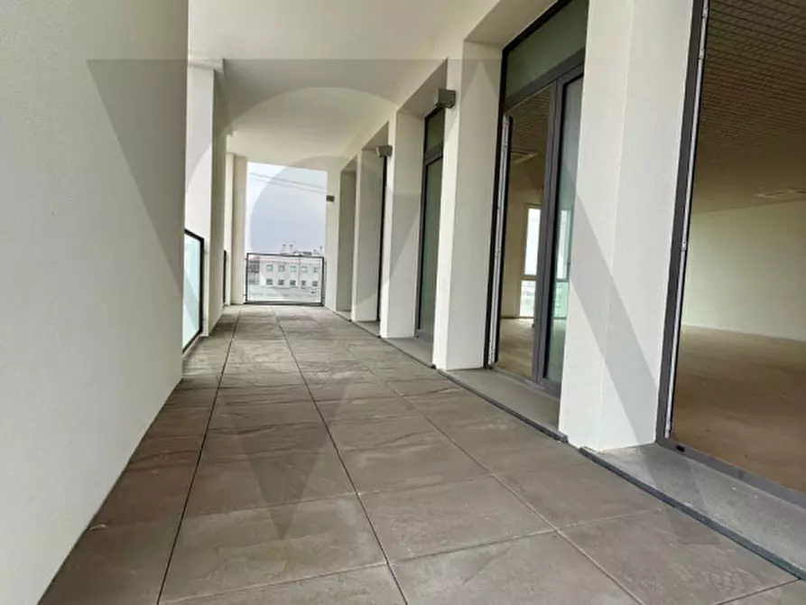 Immagine 6 di Ufficio in affitto  a Ponte San Nicolò