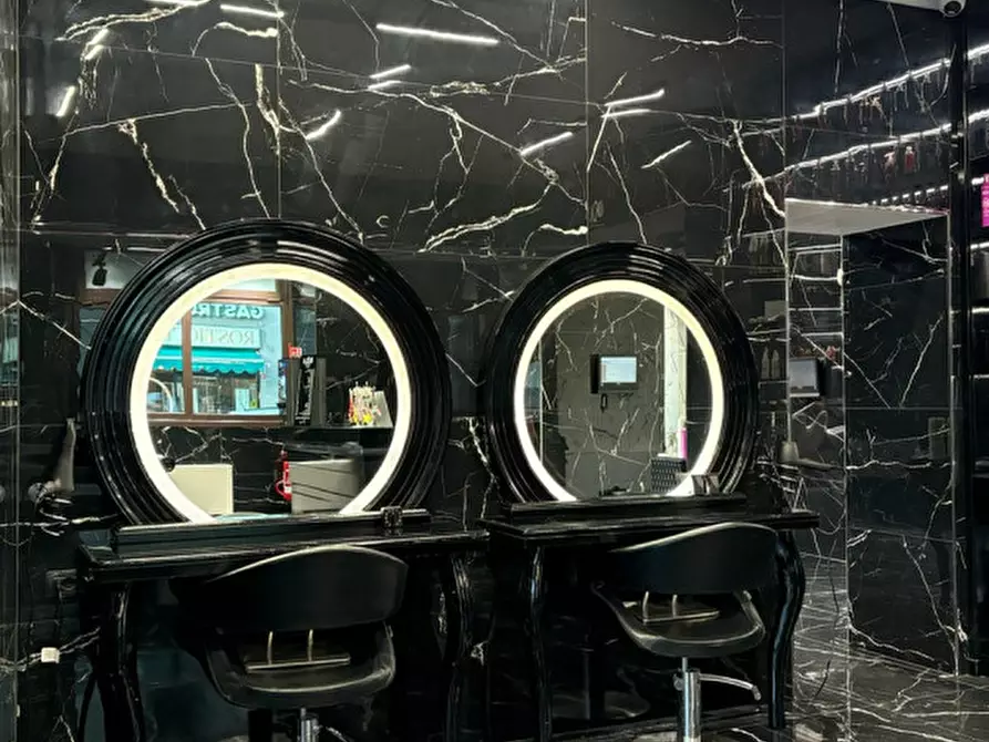 Immagine 4 di Negozio in affitto  in PIAZZA BECCARIA a Firenze