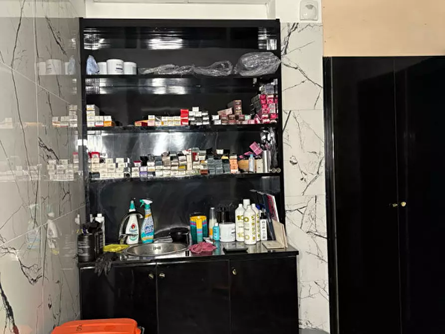 Immagine 8 di Negozio in affitto  in PIAZZA BECCARIA a Firenze
