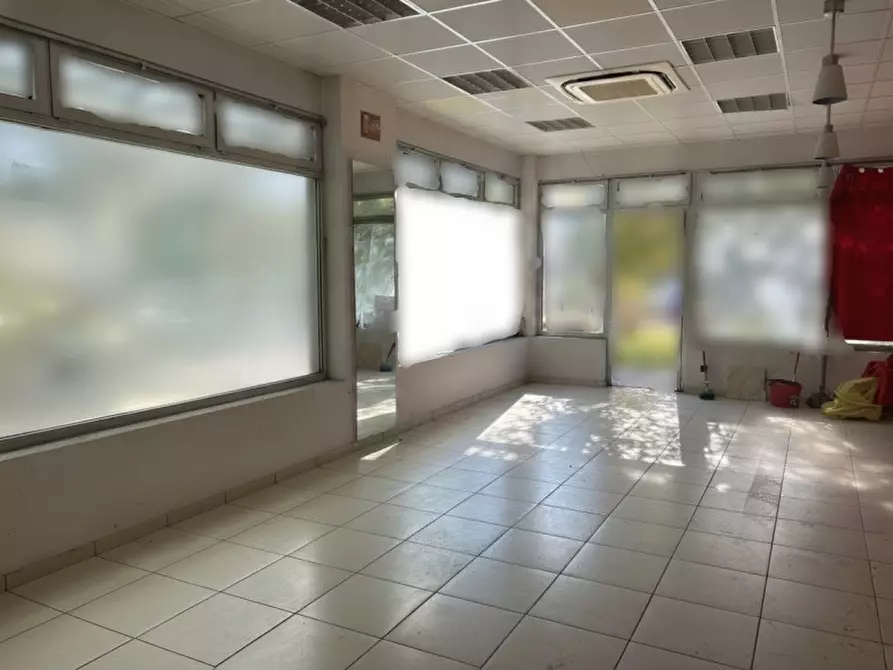 Immagine 1 di Negozio in vendita  in Via Giosuè Carducci a Albignasego