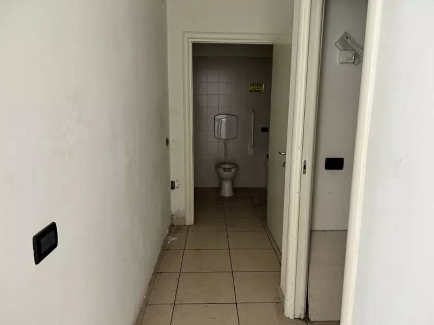 Immagine 2 di Negozio in vendita  in Via Giosuè Carducci a Albignasego