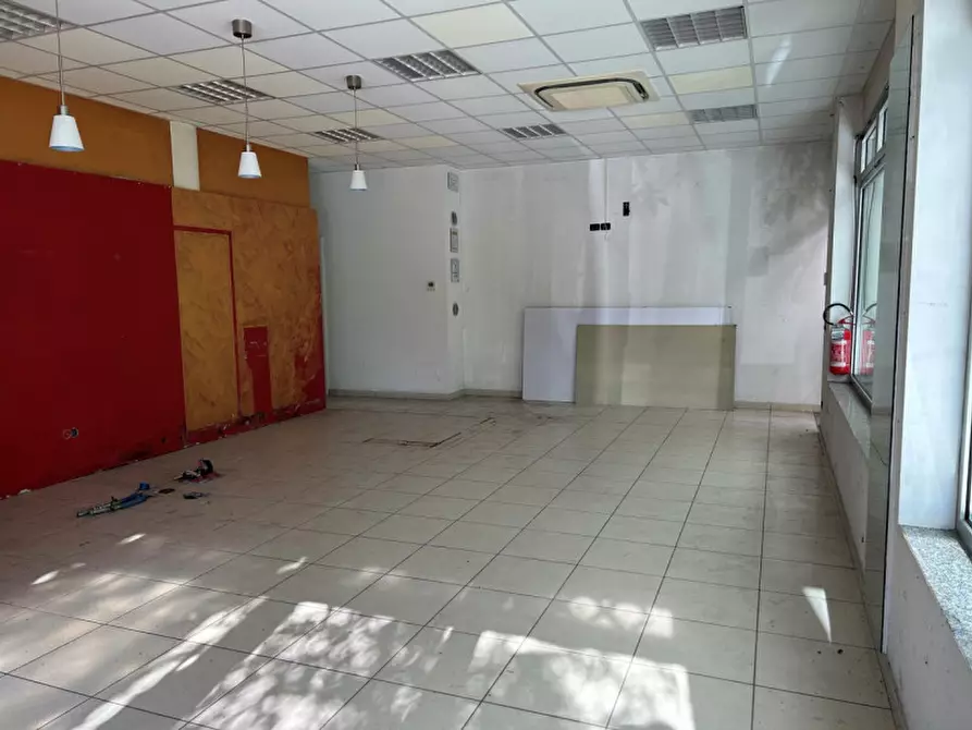 Immagine 4 di Negozio in vendita  in Via Giosuè Carducci a Albignasego
