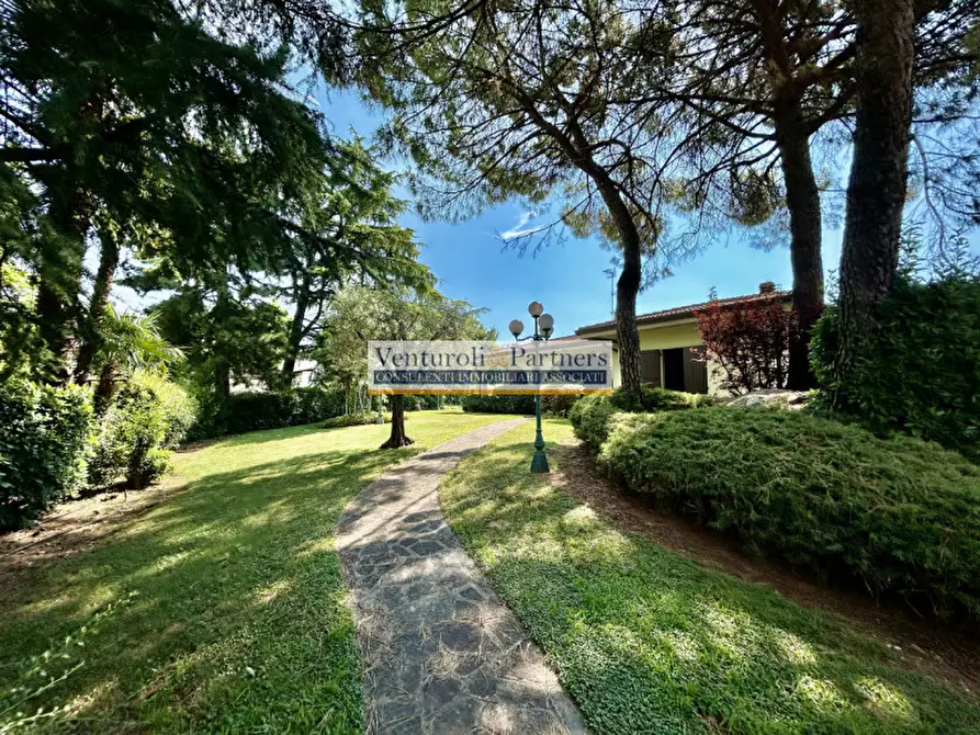Immagine 1 di Villa in vendita  in Corso Giuseppe Garibaldi a Lonato del Garda