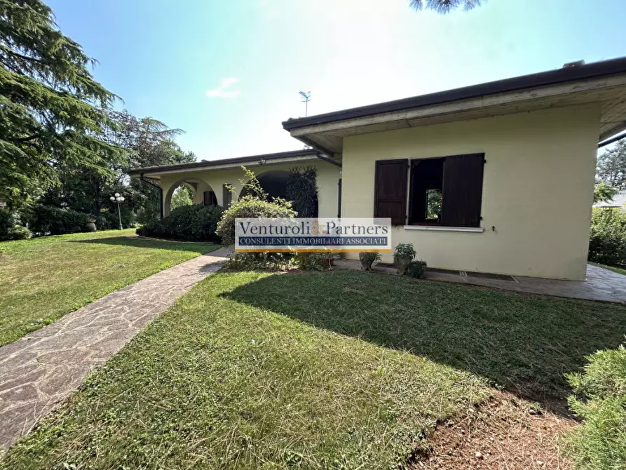 Immagine 2 di Villa in vendita  in Corso Giuseppe Garibaldi a Lonato del Garda