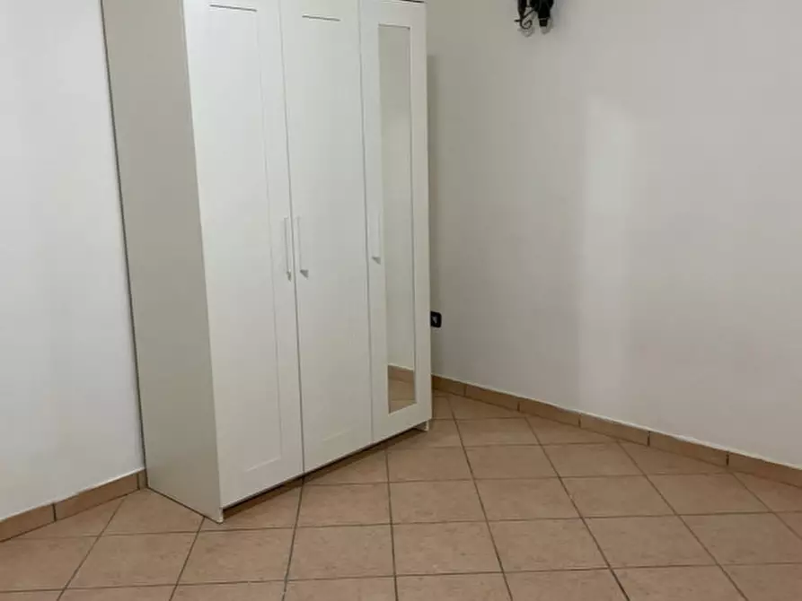 Immagine 4 di Camera in affitto  in via atri 39 a Napoli