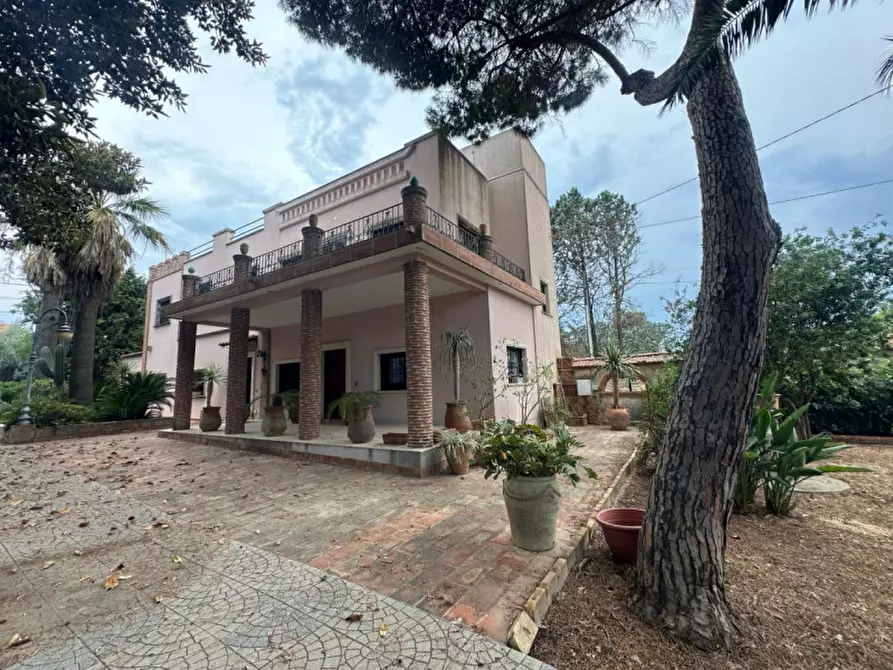 Immagine 1 di Villa in vendita  in via Gela 48 a Siracusa