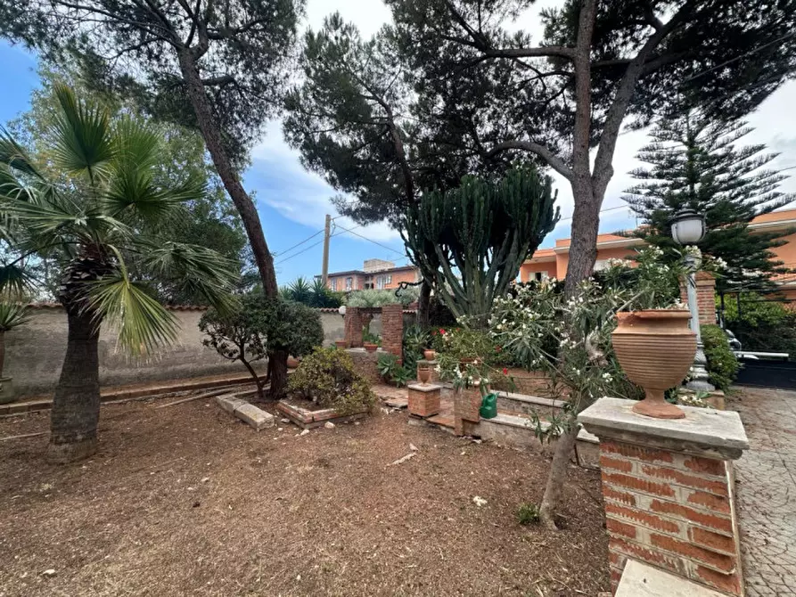 Immagine 3 di Villa in vendita  in via Gela 48 a Siracusa