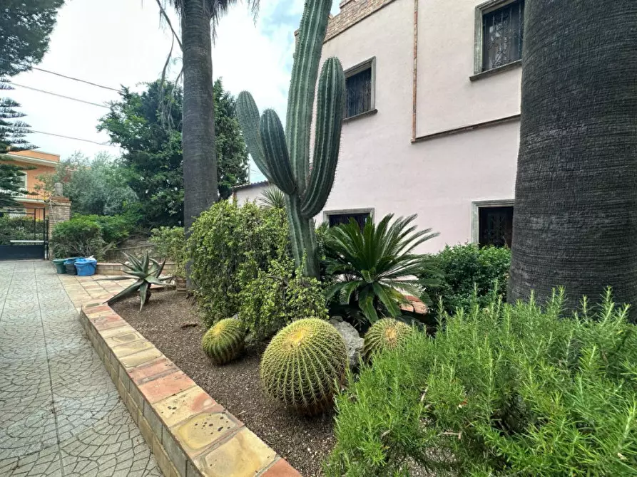 Immagine 5 di Villa in vendita  in via Gela 48 a Siracusa