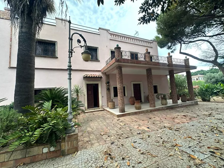Immagine 6 di Villa in vendita  in via Gela 48 a Siracusa