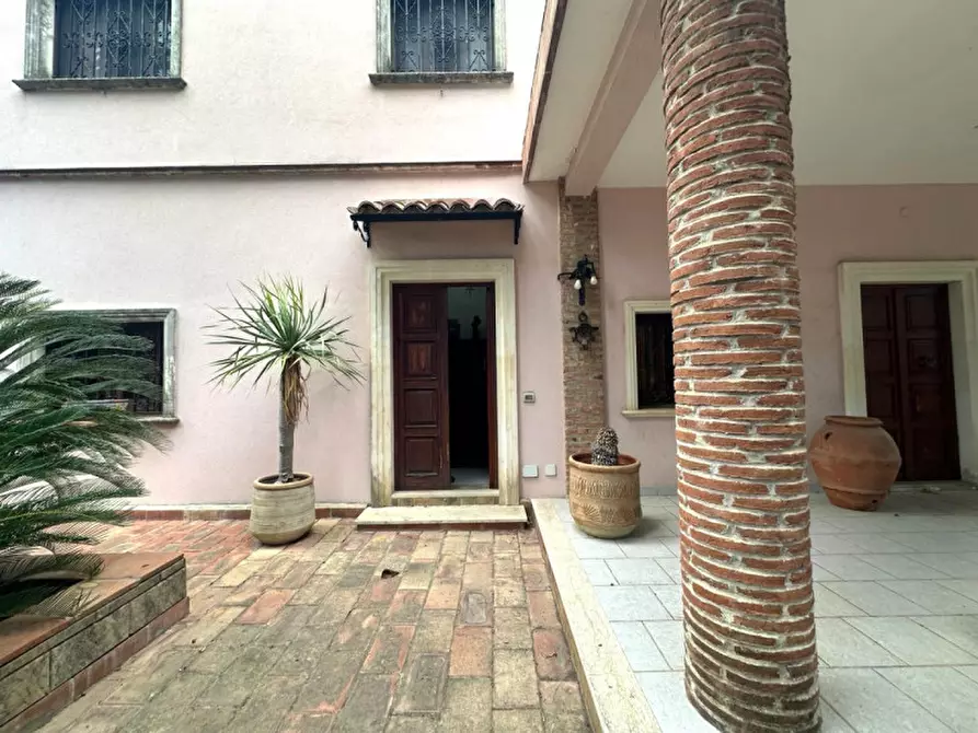 Immagine 8 di Villa in vendita  in via Gela 48 a Siracusa
