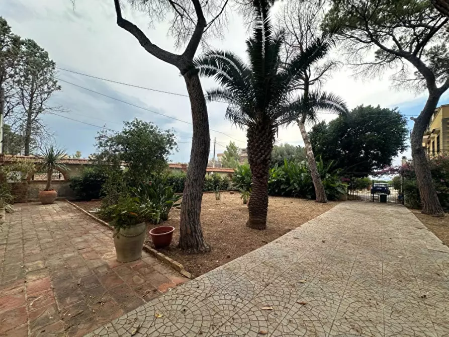 Immagine 38 di Villa in vendita  in via Gela 48 a Siracusa