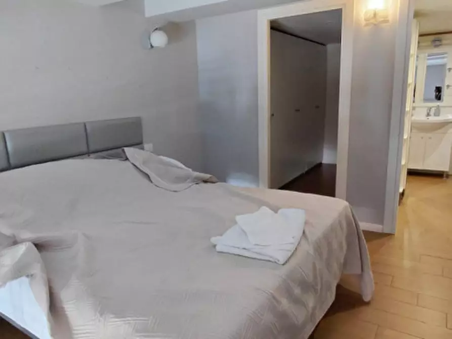 Immagine 2 di Appartamento in affitto  in Via Duomo 163 a Napoli
