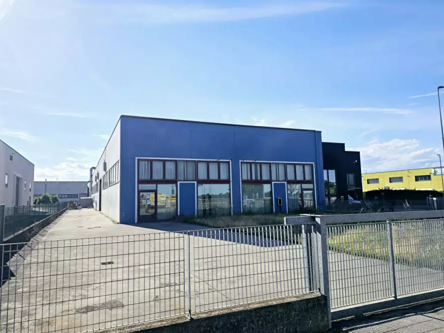 Immagine 1 di Magazzino in vendita  in VIA DELL'ARTIGIANATO a Merlara