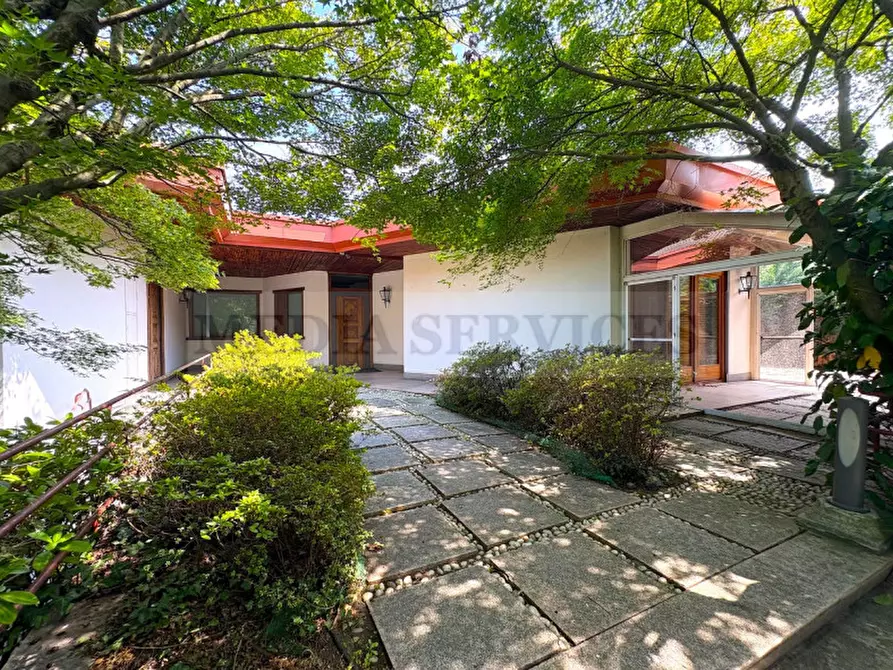 Immagine 1 di Villa in vendita  in via Roma n° 86 a Garlasco