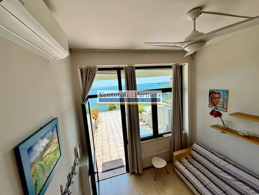 Immagine 6 di Appartamento in vendita  in Via Giuseppe Mazzini 1 a Padenghe Sul Garda