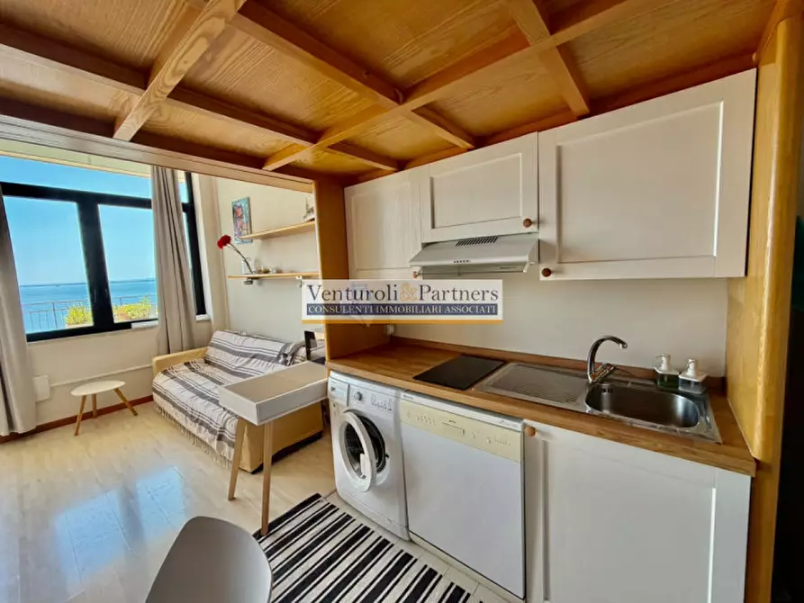 Immagine 7 di Appartamento in vendita  in Via Giuseppe Mazzini 1 a Padenghe Sul Garda