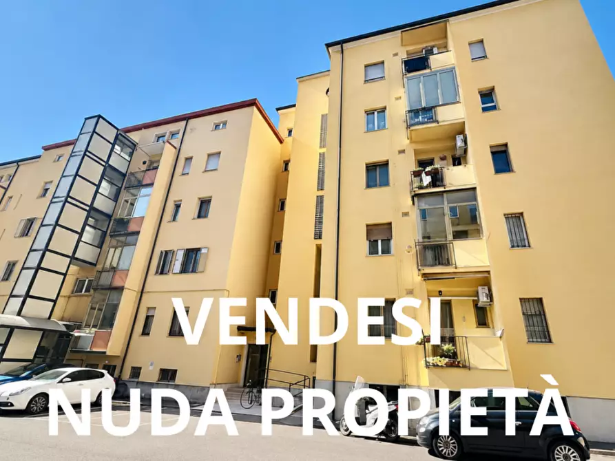 Immagine 2 di Appartamento in vendita  in Via Cacciatori delle Alpi 27 a Verona